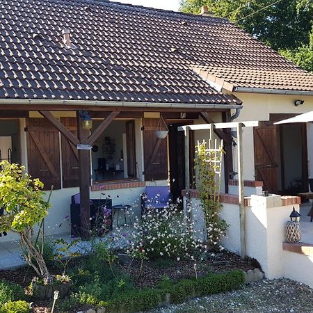 Le Cottage De Mae Seigy Bagian luar foto